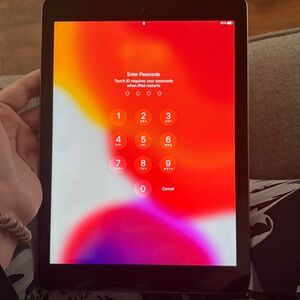 Apple iPad 6th Generation Space Gray 9.7 inch - WiFi - 32GB